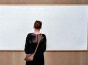Artista recebe R$ 450 mil de museu e entrega quadro em branco