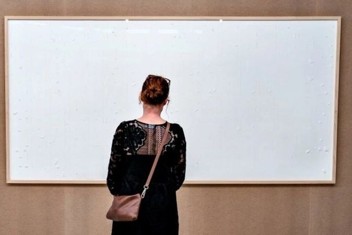Artista recebe R$ 450 mil de museu e entrega quadro em branco