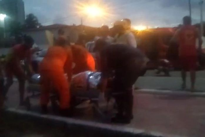 Vídeo: casal é socorrido após afogamento em Cruz das Almas