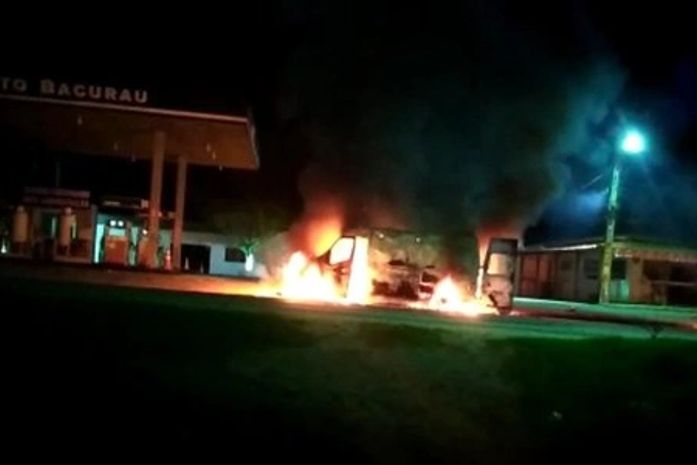 Ambulância transportando criança de cinco anos pega fogo na AL-220