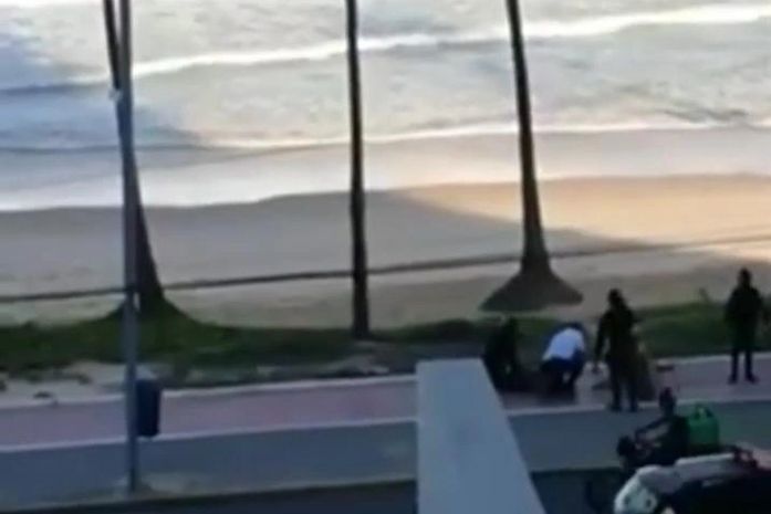 Polícia Militar afirma que abordagem na praia atendeu denúncia contra homem armado