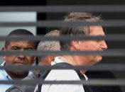 Bolsonaro recebe alta após cirurgia no ombro e seguirá recuperação em casa