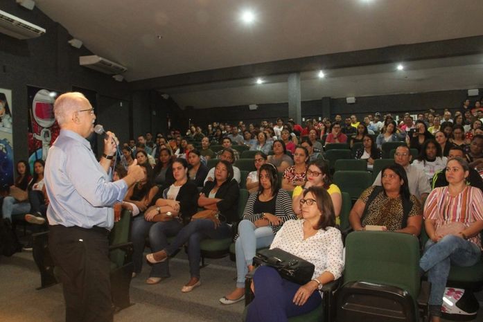 Teófilo dá boas vindas aos novos servidores do PSS da educação