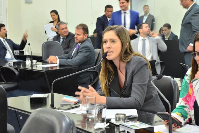 Projeto de lei da deputada Cibele Moura determina que condomínios denunciem casos de violência contra a mulher