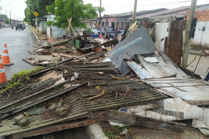 Após constatar irregularidades, Convívio Social remove estruturas abandonadas no Benedito Bentes