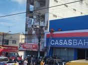 Jovem trabalhava em marquise quando levou o choque elétrico; ele sofreu queimaduras de 1º e 2º graus