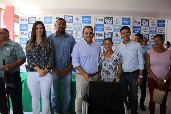 Prefeitura de Pilar entrega equipamentos de locomoção para os deficientes físicos