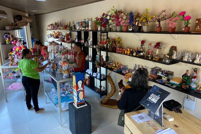 Loja Arte à Mao atrai visitantes e beneficia dezenas de artesãos em São Miguel dos Campos