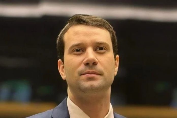 Daniel Barbosa defende punição rigorosa contra conteúdos que estimulam violência de gênero nas redes sociais