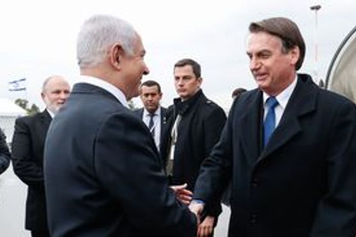 Bolsonaro chega a Israel e defende parcerias em segurança e defesa