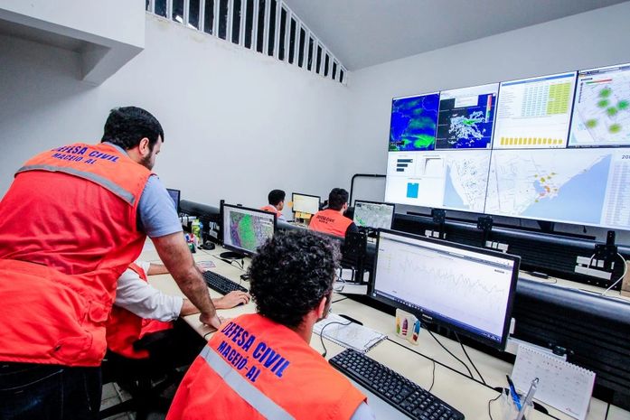 Saiba como acionar a Defesa Civil no final de semana