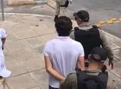 Jovem é preso ao tentar furtar corrente de ouro de idoso, na Ponta Verde