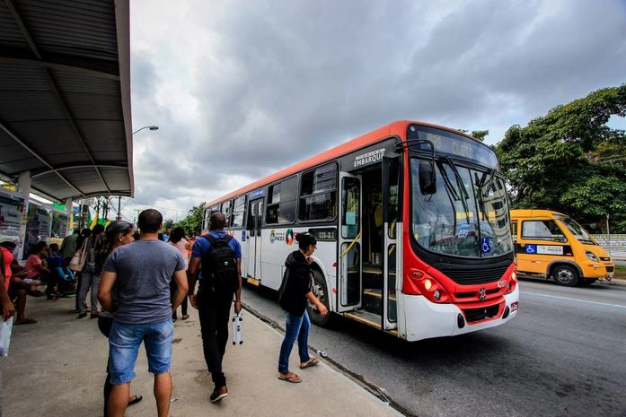 Ônibus do Sistema Integrado de Mobilidade de Maceió (SIMM)