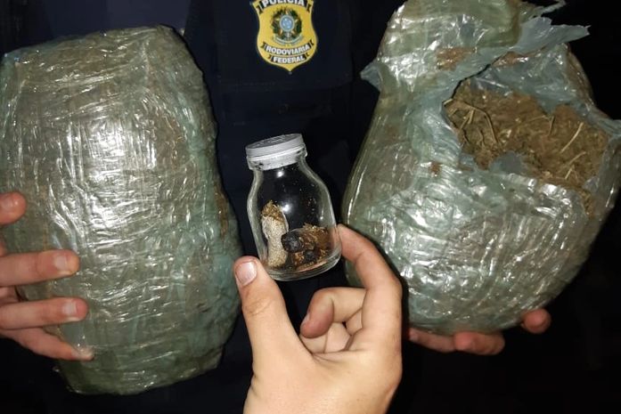PRF apreende drogas e prende quatro homens por associação e tráfico