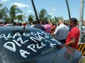 Motoristas protestam contra lei que regulamenta a Uber