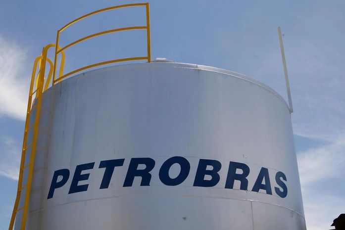 Petrobras reduz preços do diesel e da gasolina nas refinarias; redução entrou em vigor neste sábado