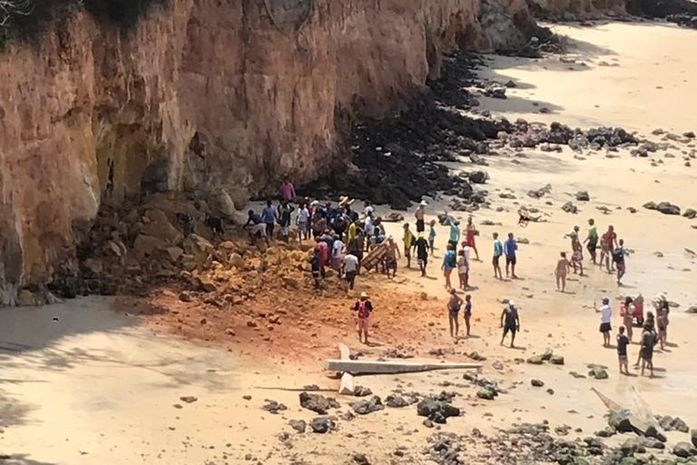 Parte de falésia desaba e deixa 3 mortos de uma mesma família em Pipa