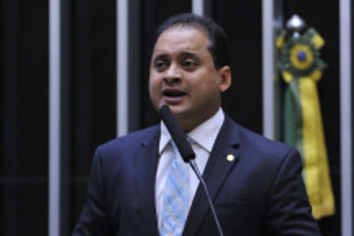 Criador da medida que desfigurou o pacote anticorrupção é agredido em Brasília