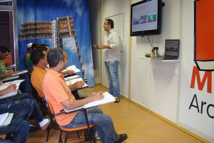 Curso gratuito capacita pedreiros e mestres de obra em Maceió