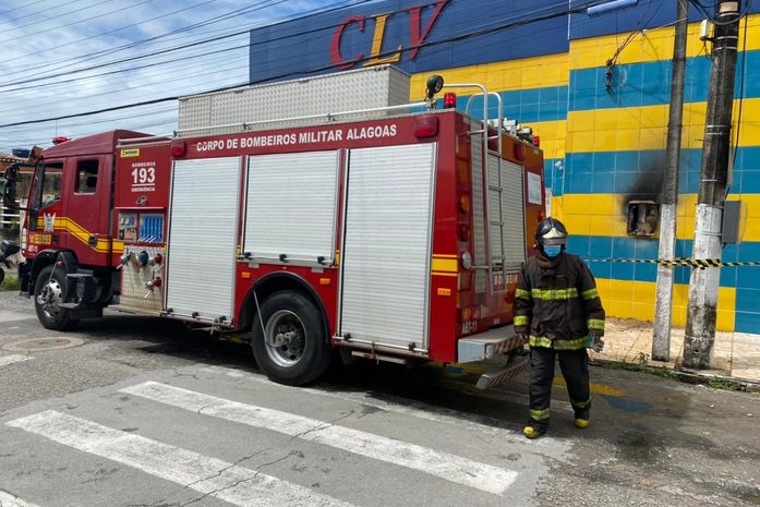 Contador de energia provoca princípio de incêndio em escola na parte baixa de Maceió
