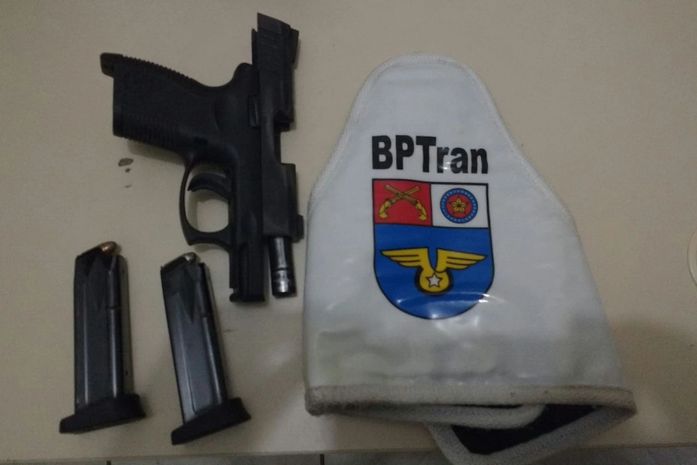Passageiro é preso com pistola e munições dentro de ônibus