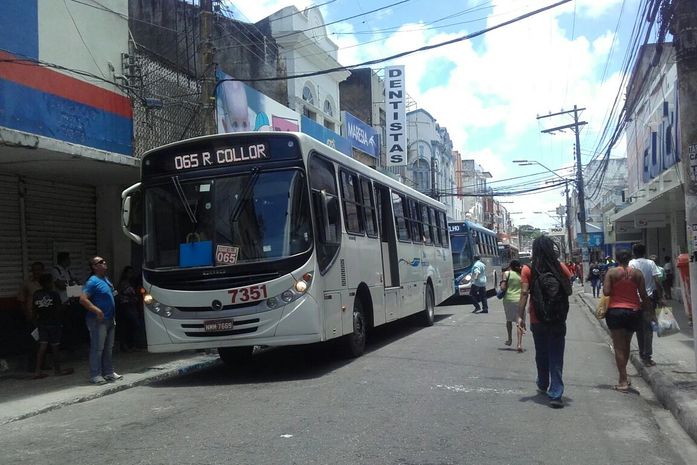 Ponto de ônibus no Centro de Maceió