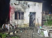 Casa é totalmente destruída após incêndio no bairro do Prado, em Maceió 