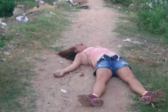 Mulher foi encontrada morta