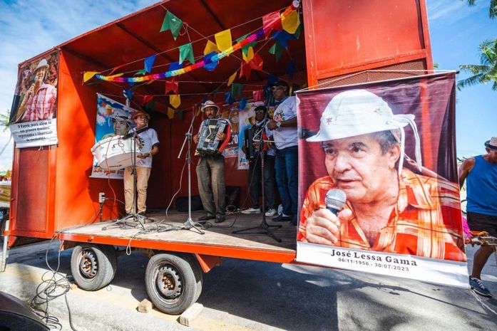 Defensor do forró alagoano, José Lessa é homenageado no Palco Móvel, na rua aberta da Ponta Verde
