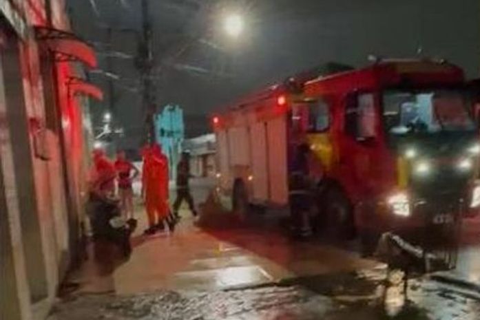 Jovem que sobreviveu a incêndio que matou homem em kitnet no Farol segue internada, diz HGE