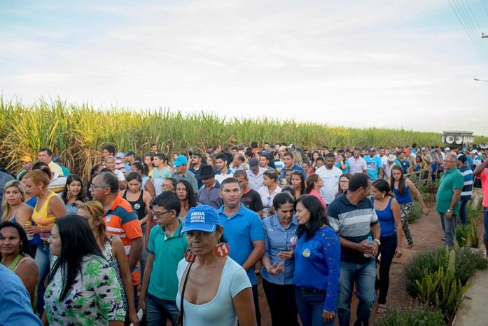 Caminhada com Marcelo e Marlan reúne 8 mil pessoas
