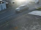Câmeras flagram motorista atropelando assaltante para fugir de roubo em Maceió; veja o vídeo