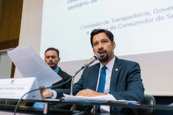 Críticas à BRK Ambiental e ao Governo de Alagoas marcam audiência pública convocada por Rodrigo Cunha