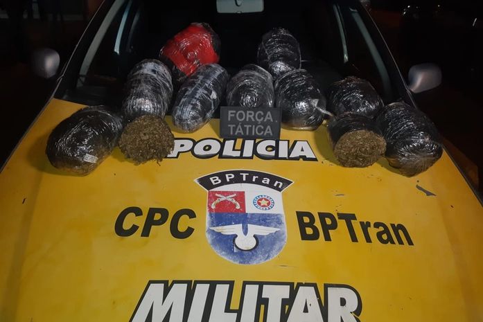 Na ação foram apreendidos um total de 10 quilos de maconha.