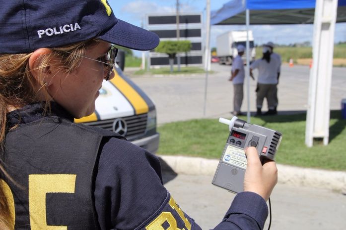 Seis condutores foram flagrados durante a operação desta sexta-feira (14) e domingo (16).