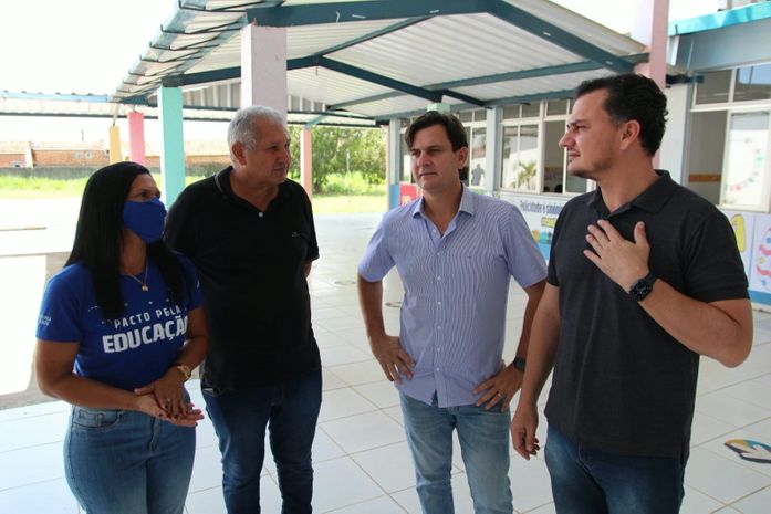 Prefeitura de Coruripe inicia entrega do fardamento escolar para os alunos da rede municipal de ensino