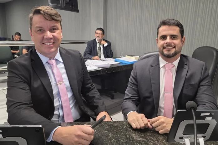 Vereadores de Arapiraca aderem à campanha de prevenção ao câncer com uso de gravata rosa