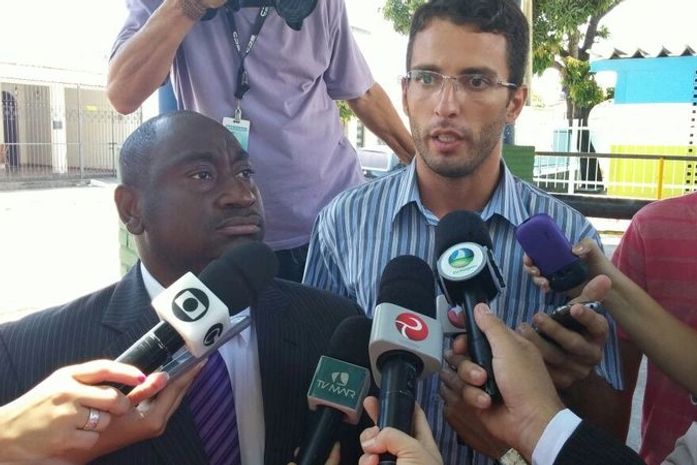 Defesa de Vitor Soares fala à imprensa sobre caso