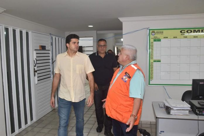 Pinheiro: prefeito Rui Palmeira visita nova sede da Defesa Civil