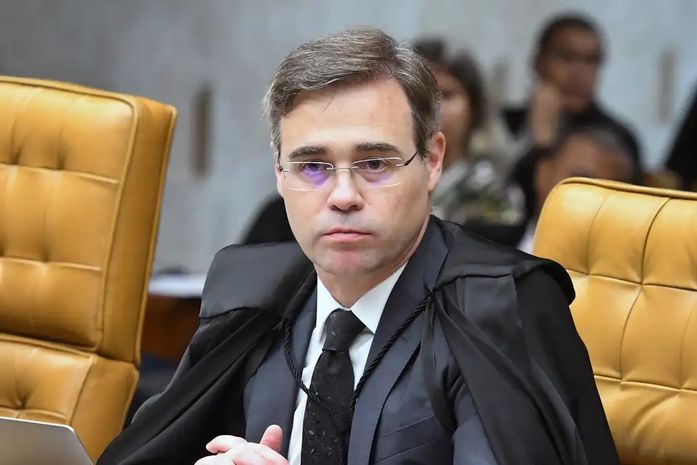 Mendonça suspende multas de norma sobre saúde mental no trabalho
