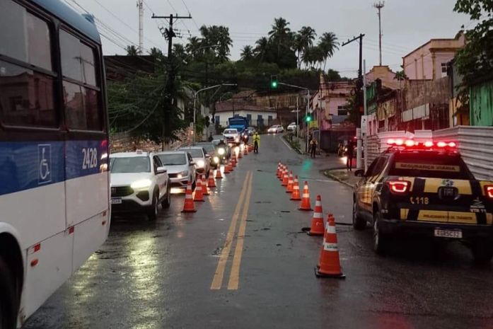 DMTT testa faixa reversível para reduzir congestionamento na ladeira de Bebedouro