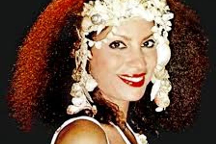 Hoje faz 37 anos que a guerreira, filha de Ogum e Iansã, fez-se eterna. Eparrei, Oyá!