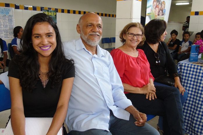 Prefeita Eliza Alves e o ator global Chico de Assis prestigiam projeto de leitura no Brasil Novo