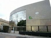 Banco Santander é condenado por cobrar dívida após encerramento de conta