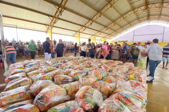 Prefeitura de Porto Calvo doa cestas para famílias com insegurança alimentar