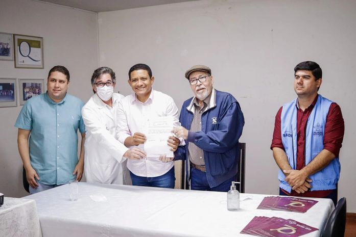 Prefeito Júlio Cezar assina Ordem de Serviço para construção de UTI Neonatal