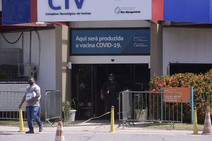 Fiocruz prevê entrega de vacinas com insumo nacional em setembro