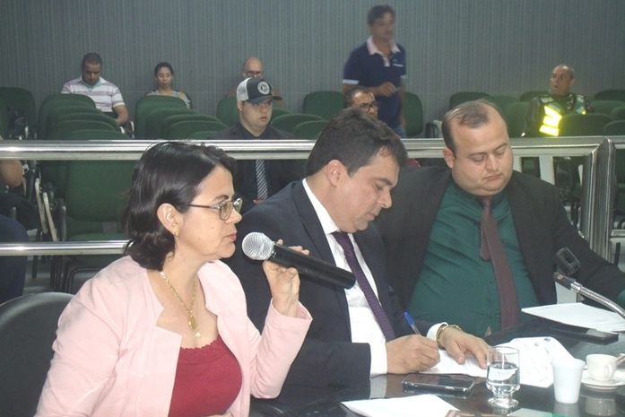 Dentro da programação festiva de aniversário, vereadora Gilvania Barros concede Voto de Aplauso pelos 43 anos da Rádio Novo Nordeste