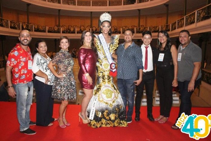 Coordenador do evento, Robson Barros e sua equipe de produção junto com Anthonela Medeiros