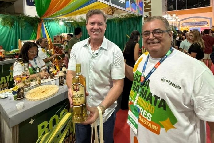 Marx Beltrão prestigia abertura da Feira dos Municípios, percorre estandes e reforça importância da atuação municipalista em Brasília